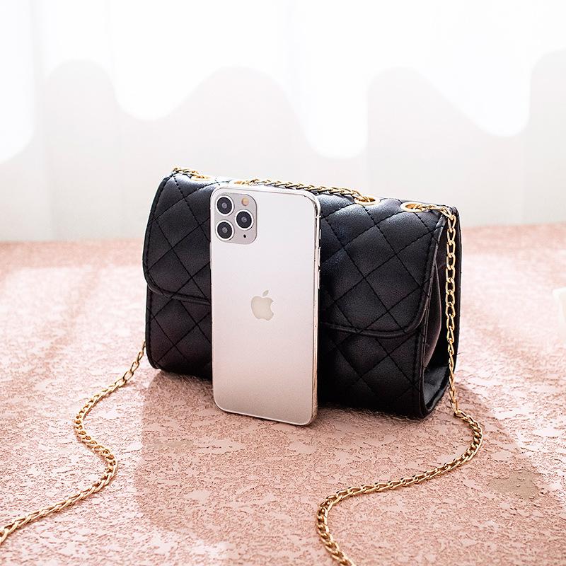 A Women's One-shoulder Rhombus Chain Bag, Summer New Product Personalized Bag Cover Lock Change Bag