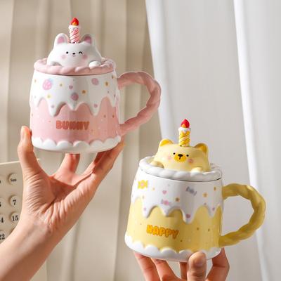 Tasse mit Deckel Löffel Geburtstagsgeschenk Kuchenbecher niedliche Cartoon Keramiktasse Kaffeetasse kreative Paartasse