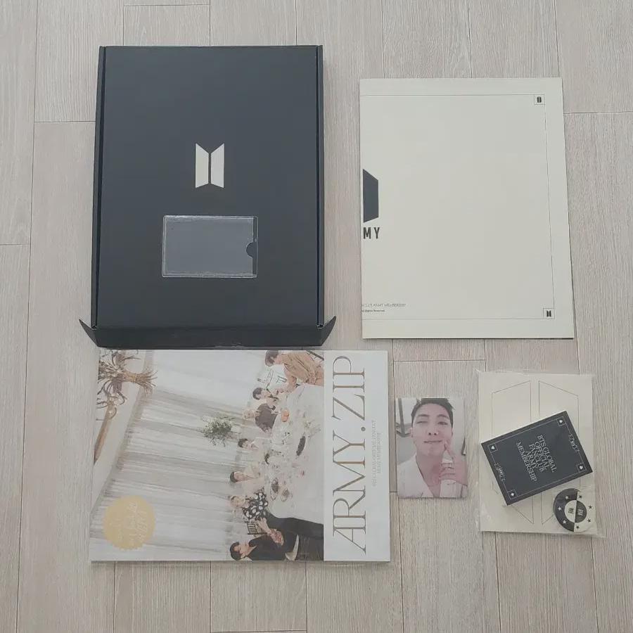 

BTS Полный комплект фотокарточек для членства V4 Ami Kit
