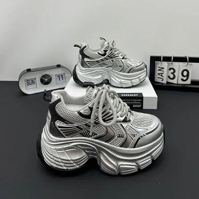 Papa-Schuhe kleine neue lässige vielseitige Sportschuhe Frühling und Sommer atmungsaktives Mesh super angesagte erhöhende Schuhe