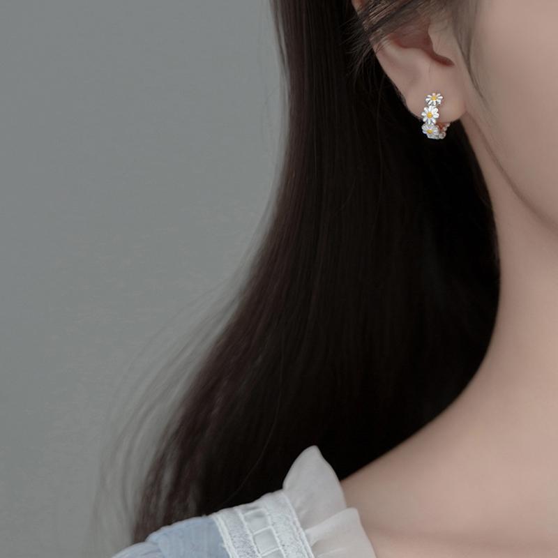 Huggie Earrings Daisy Hoop Earring for Sensitive Ears Daisy Sunflower Jewelry Mother Day Birthday Gift for Women Girl