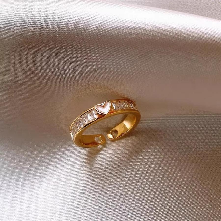 Female niche high-end sense, simple temperament, versatile, light luxury paired ring