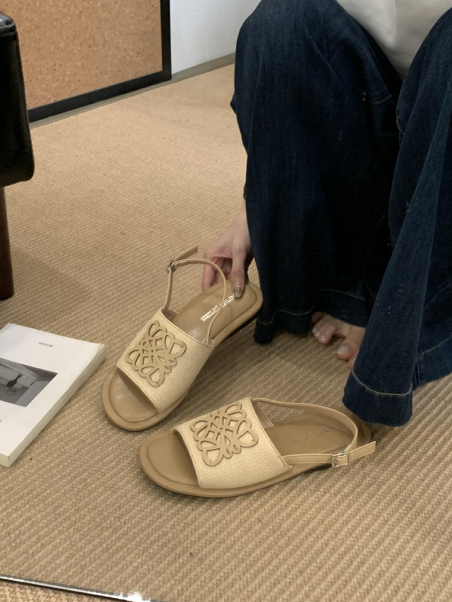 

2025 summer new flat-bottomed outer wear with skirt French vacation versatile sandals women 39 хаки