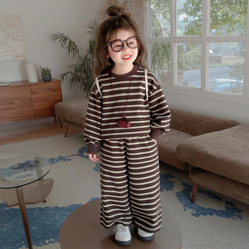 

Trendy Girls Striped Sportswear Two-Piece Set - Autumn 2025 Collection 130cm кофейный