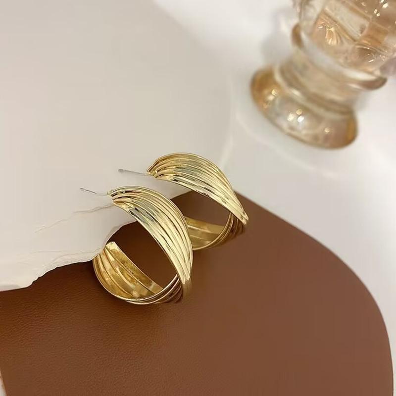 Meier Ear cuff - statement twisted metal hoop earrings - korean style influencer minimalist fashion earrings золотой
