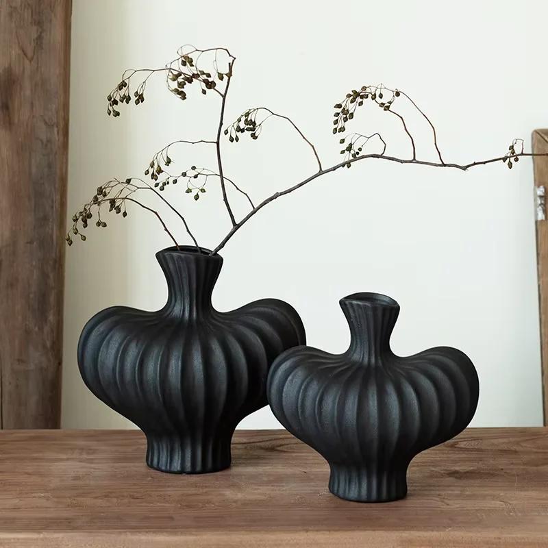 Creative Vase Living Room Desktop Ornament Sculpture Model Flower Arrangement Dried Flower Retro Decor Vase Home Decor