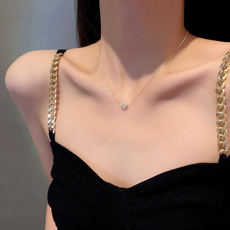 Light Luxury Niche Titanium Steel Necklace Women's Senior Design Sense Zircon Bow Clavicle Chain Neck Chain