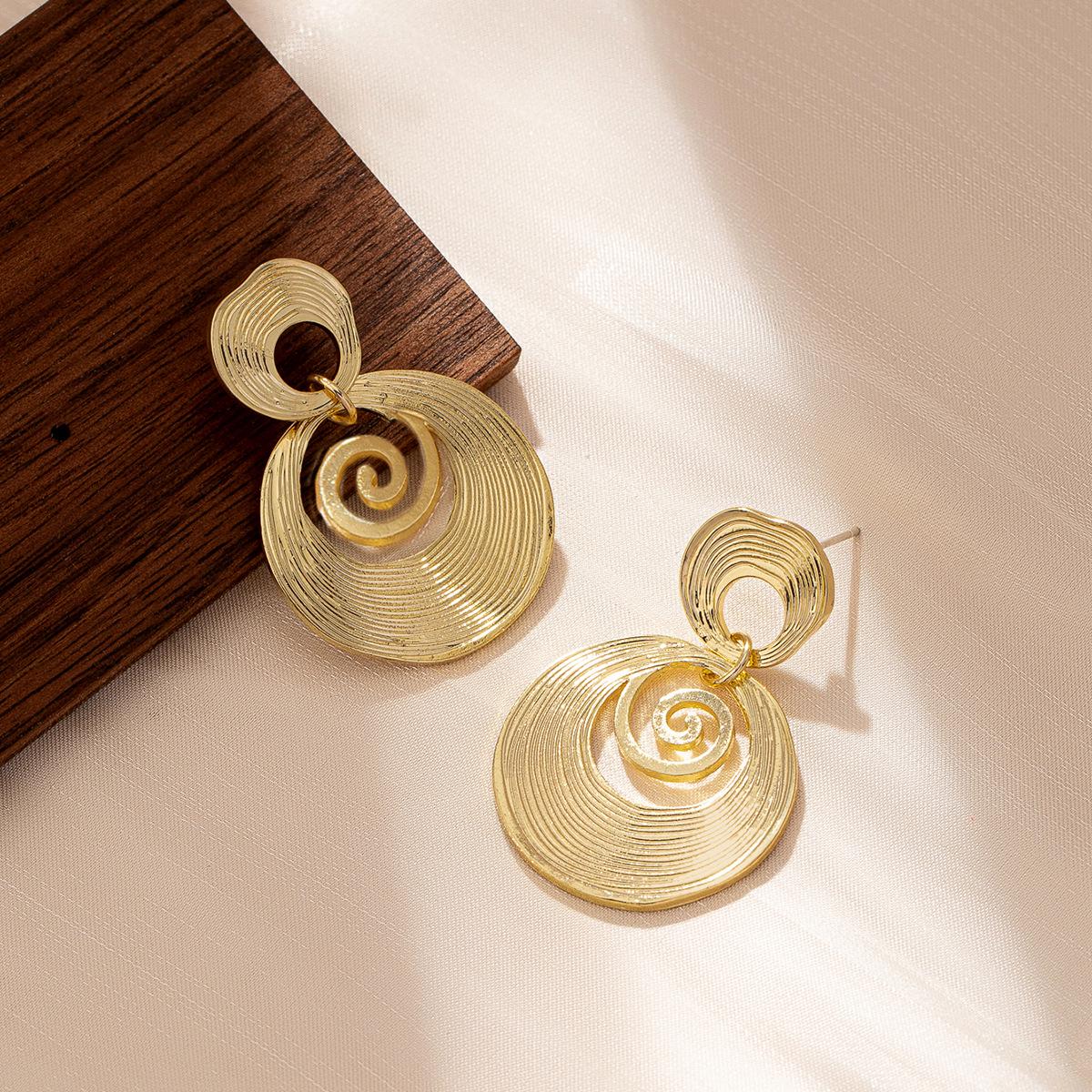 

Elegant European Hollow Round Pendant Earrings for Women - Trendy and Simple Design золотой