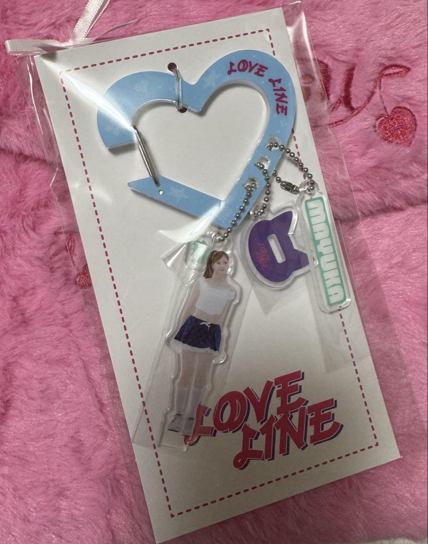

[USED] NiziU LOVE LINE Mini Acrylic Stand with Carabiner, Mayuka Silver Tape (2 Types)