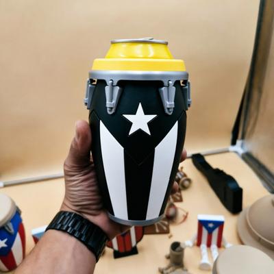 Soporte para latas estilo Conga Diseño de Bandera Patriótica Funda para Taza Impresa en 3D de PLA para Latas Estándar de 12 oz Regalo Único para Amantes de la Música