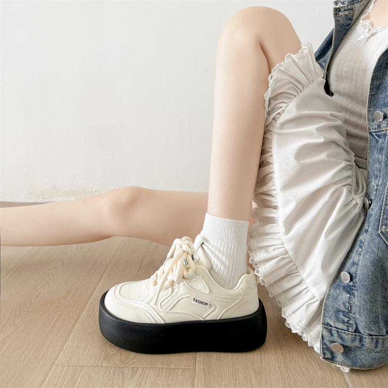 Queen Fan Retro Platform White Shoes Women's 2025 New Autumn with Skirts Versatile Height-increasing Casual Shoes Board Shoes