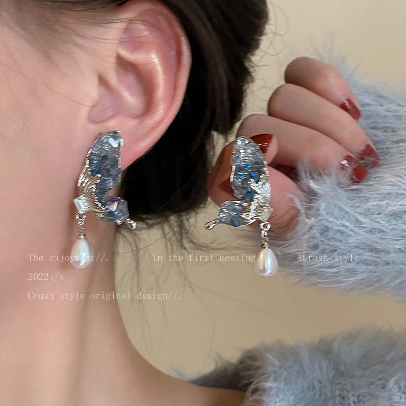

Super fairy butterfly wings pearl stud earrings female tide autumn and winter niche design senior earrings light luxury temperament ear jewelry