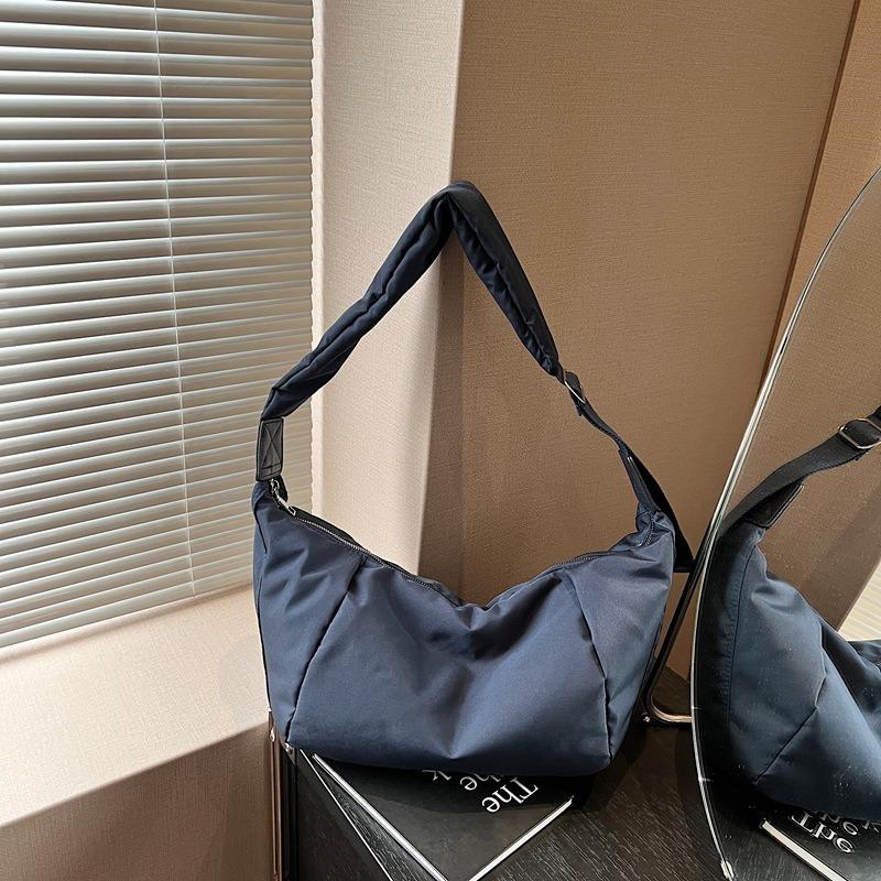 Casual big bag women's new popular versatile lightweight shoulder bag large capacity messenger bag dumpling bag