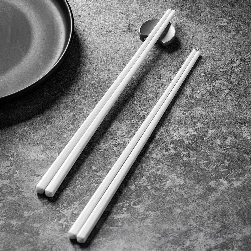 Jingdezhen White Porcelain Bowl Set - Includes Noodle and Soup Bowls with Chopsticks, Ideal for Home or Restaurant Dining