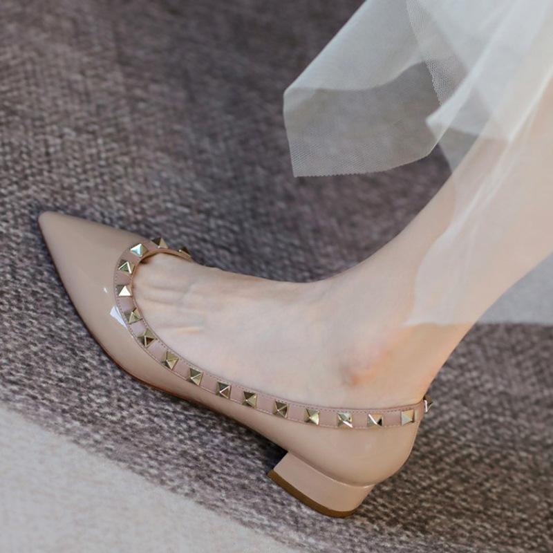2024 Luxusní Značka Lakovaná Kůže Nýtované Vysoké Podpatky Špičaté Mělký Výkroj Plochá Podrážka Všestranné Módní Dámské Jednoduché Boty 41