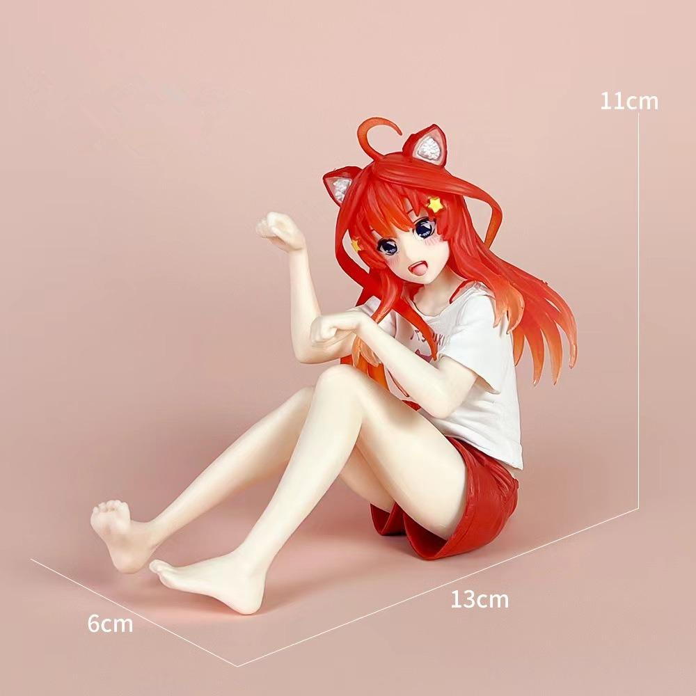 Anime four-leaf cute Nakano Nino car model PVC collectible doll, five-element cat Nakano Mirai figure desktop ornaments