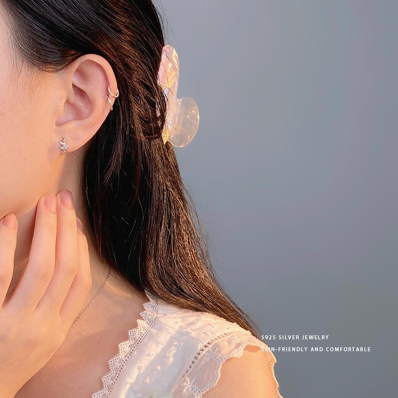 Exquisite Leaf Earrings for Women  Light Luxury  High-end and Versatile  New Style Earrings