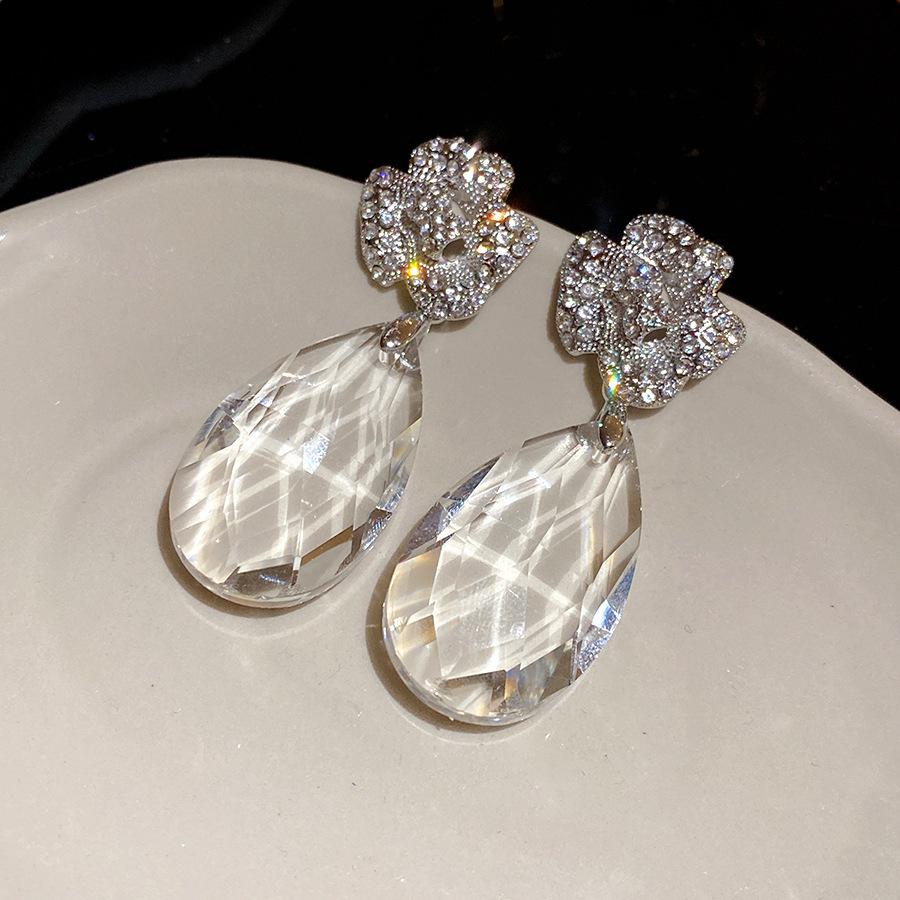 

Silver Needle Diamond Flower Water Drop Pendant Earrings Personality Design Sense Fashion Versatile Earrings Niche Premium Earrings