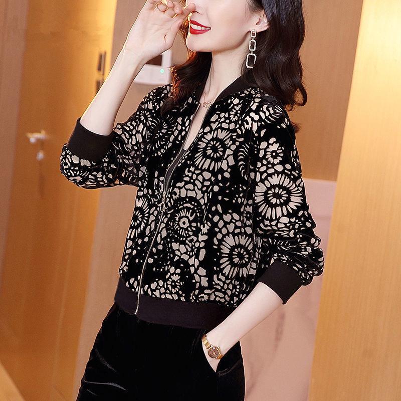Golden Velvet Women's Slim Fit Baseball Jacket – Korean Style Autumn/Winter Fashion.