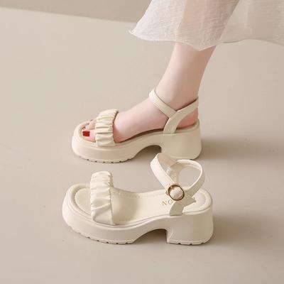 Itens da Moda Mais Vendidos Sandálias de Solado Grosso Estilo Fada para Mulheres Usando Verão 2024 Novos Saltos Grossos com Sapatos de Praia da Moda