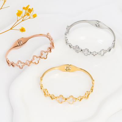 Neues modisches vierblättriges Kleeblatt-Armband aus Edelstahl, lichtecht, hochwertiges Charm-Freunde-Armband, das beste Geschenk für Freunde