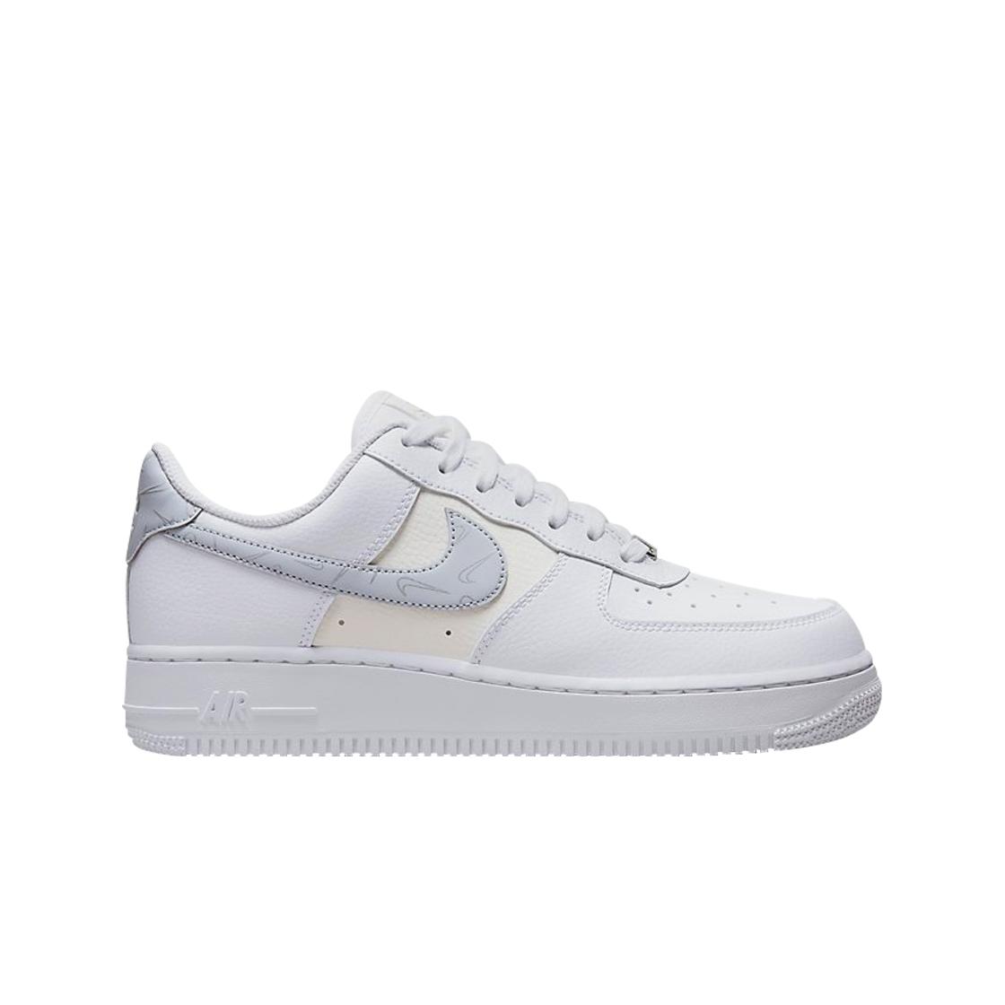 

Женские кроссовки Nike Air Force 1 07 White Metallic Silver DV2237-100