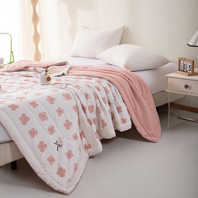 Paul David Floral Jacquard All-Season Quilt