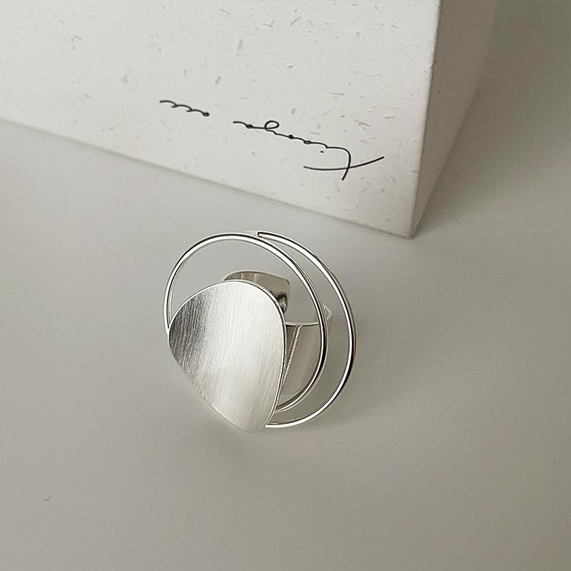 

Преувеличенное матовое металлическое кольцо, Женский нишевый дизайн, Уникальная индивидуальность, Изысканный модный темперамент, Кольцо Кольцо