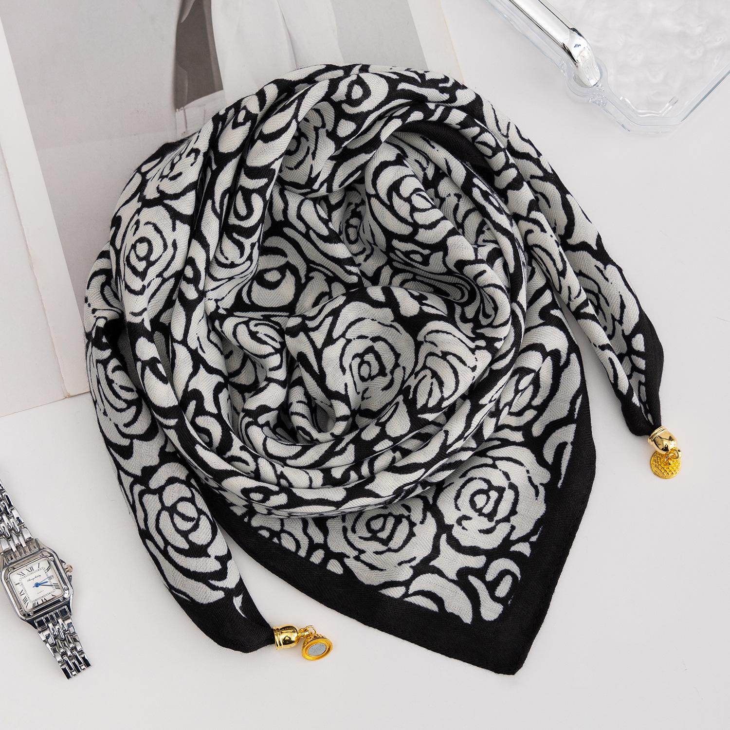 

Зимові теплі шарфи, шалі, класичні картаті ремені, кардигани та теплі ковдри для зовнішнього використання