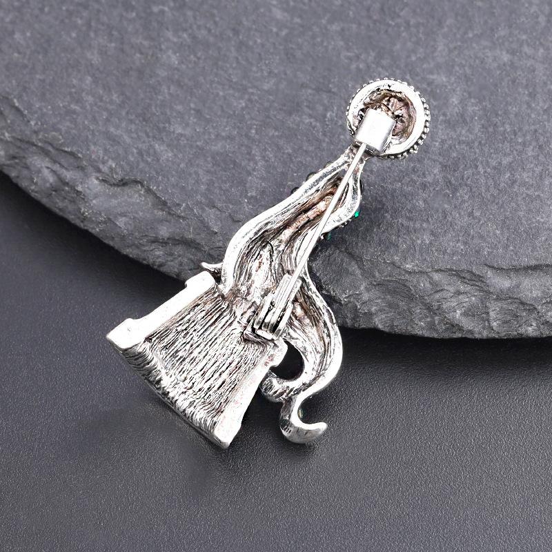 Original Design Three-dimensional Alloy Sea Lion Brooch Clothing Accessories High-end Corsage Women's Coat Corsage Versatile Decoration