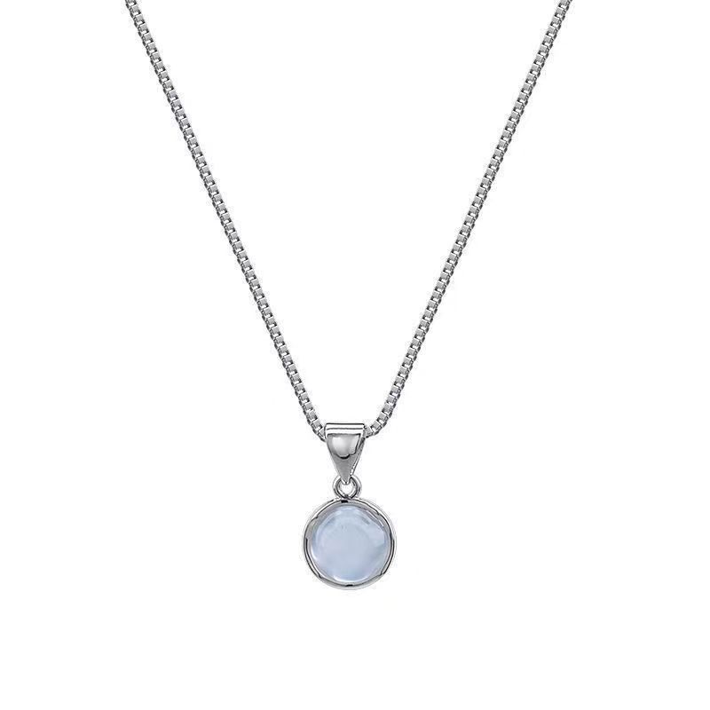 

Niche hollow love necklace female Japan and Korea simple design pendant collarbone chain simple elegance gentle fairy explosion