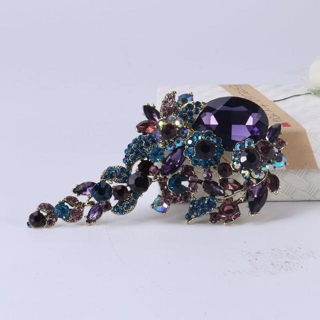 European And American Fashion Retro Large Crystal Brooch High -End Atmosphere Collar Pin Clothing Accessories