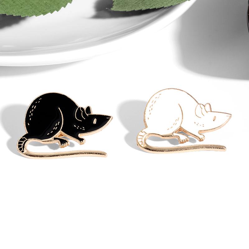 Black & White Mischievous Mice Brooch: Stylish & Versatile Cartoon Animal Badge