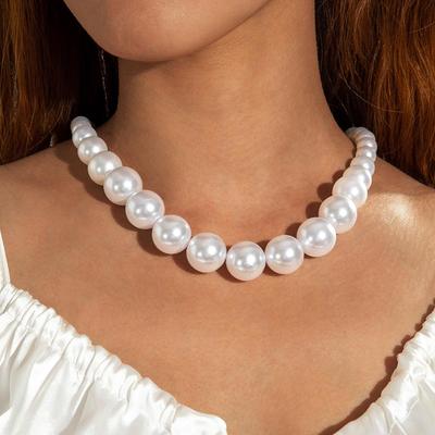 Fashionable Minimalist Pure White Pearl Necklace Women's Collarbone Necklace, Elegant Temperament, Dance Party Wedding Necklace
