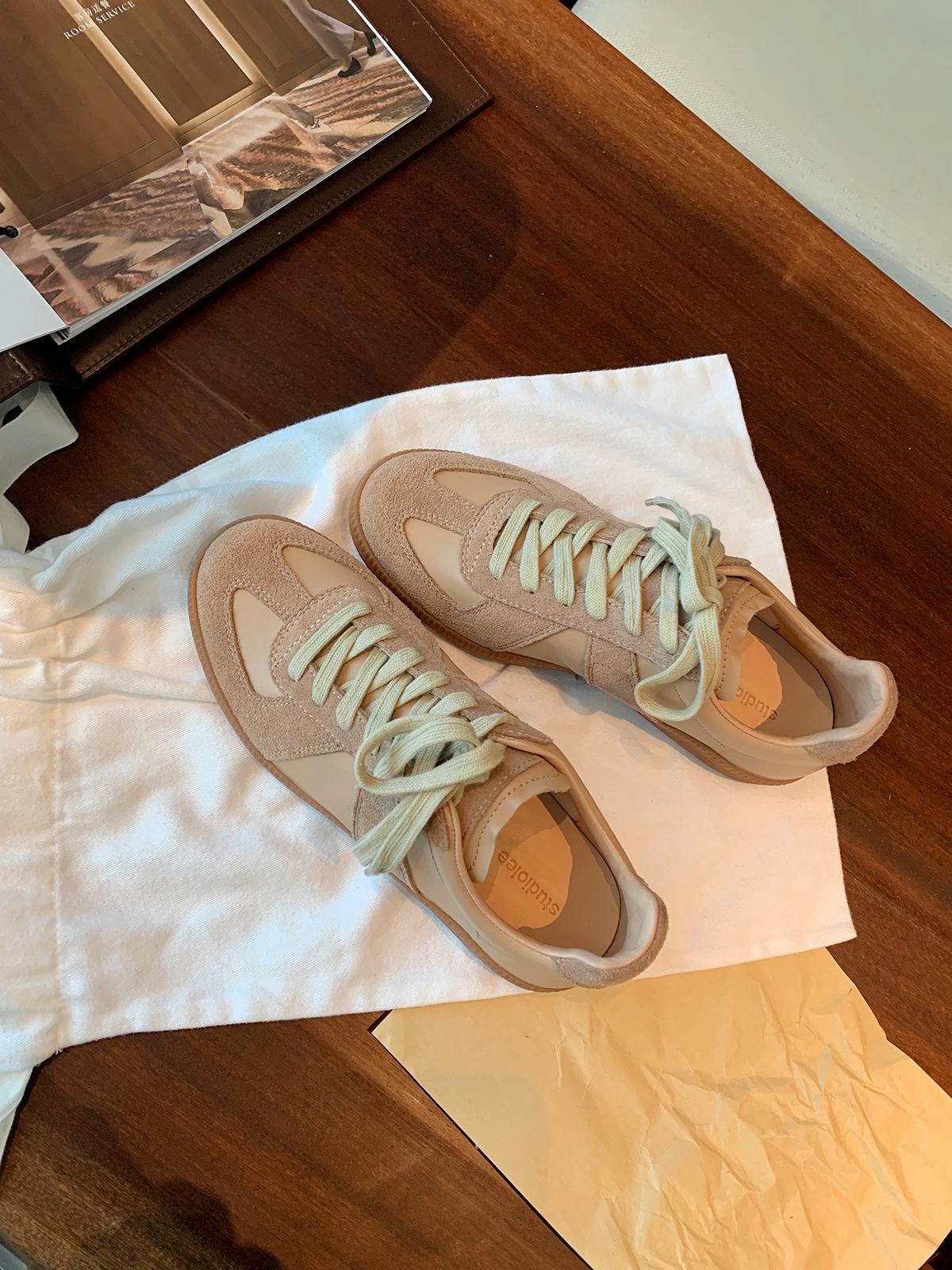 

Korean soft sole color matching round head lace-up thick baseplate shoes 2025 new thin sports leisure moral training shoes women s spring and autumn 35 рожевий