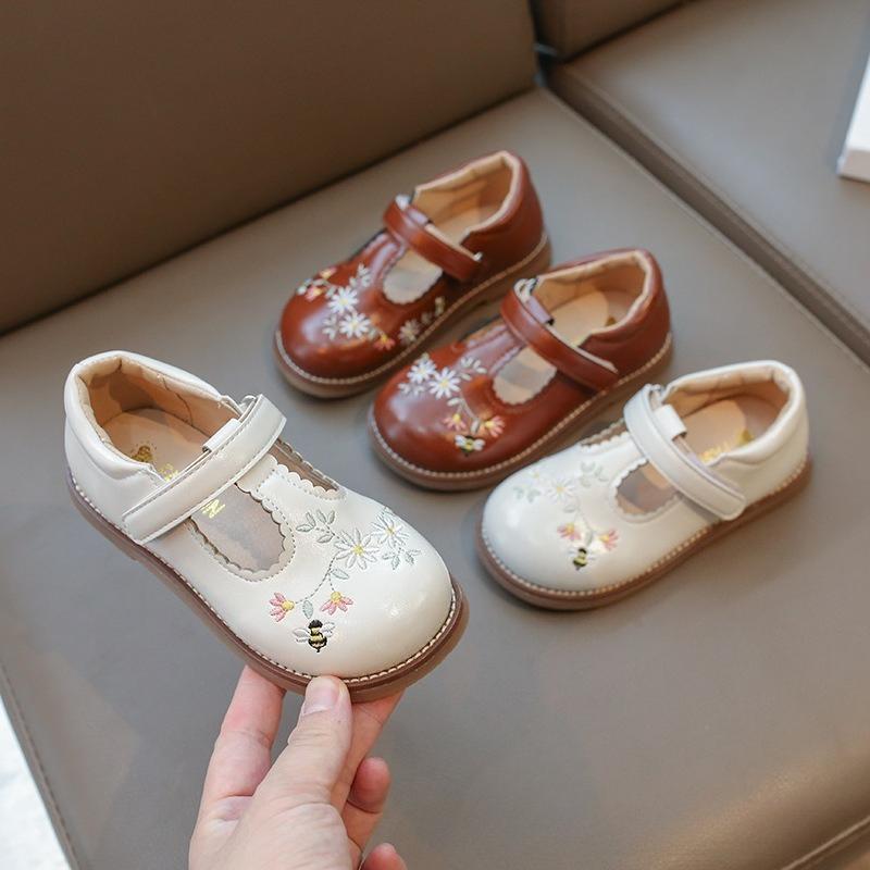 Fashion Girls' Shoes Spring New Kids Leather Shoe Soft Soled Girls' Casual Shoes Anti Slip Child Embroidered Shoe