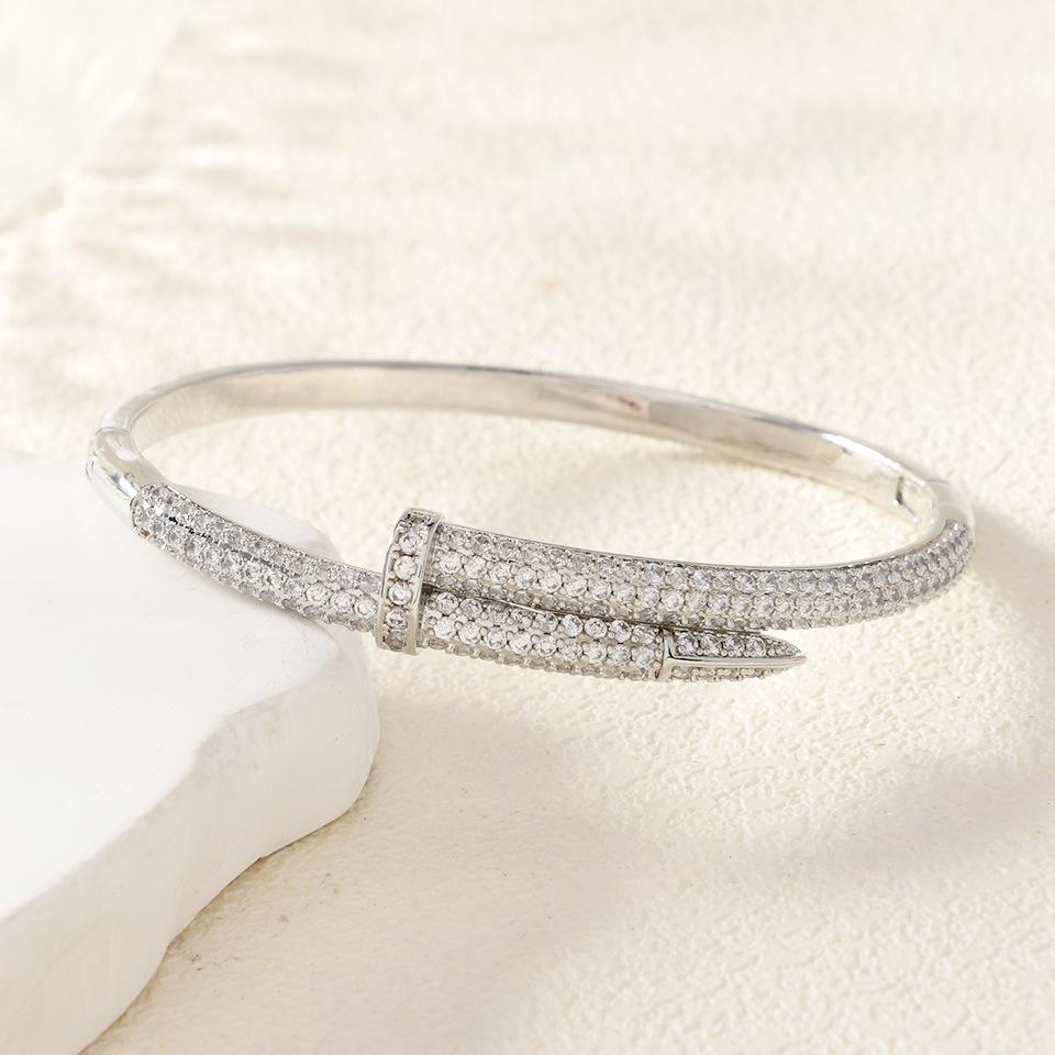 Exquisita Pulsera de Uñas con Circonita Europea y Americana: Diseño Abierto de Gama Alta