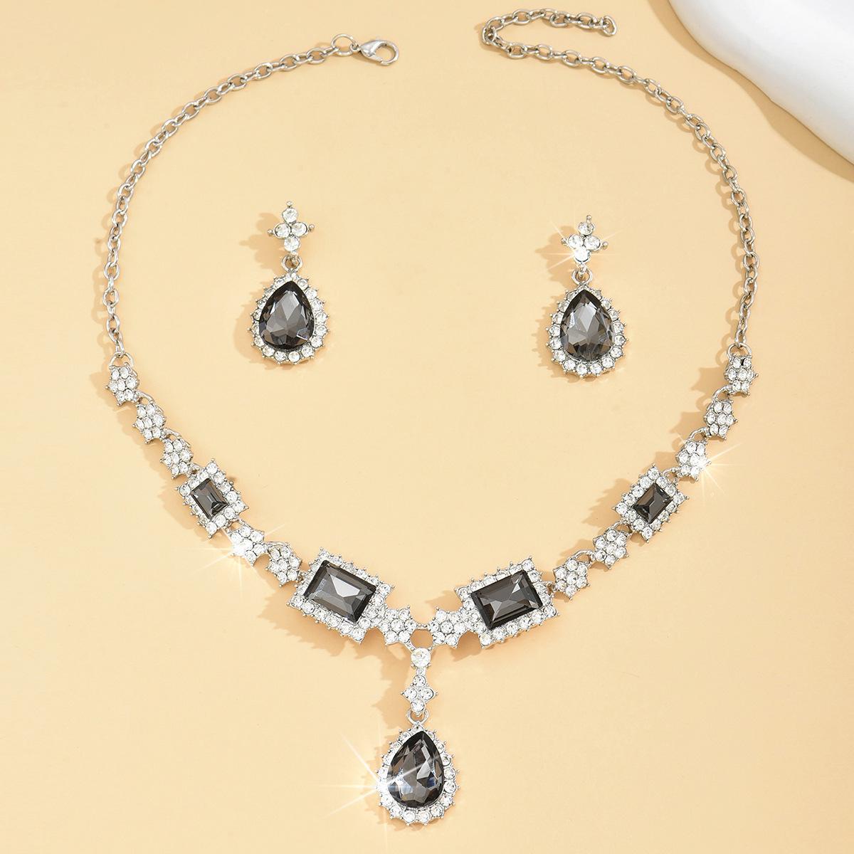 

Diamond-Encrusted Blue Square Water Drop Necklace, Stud Earrings Set, Temperament Elegant Collarbone Chain, Light Luxury High-End Item Decoration