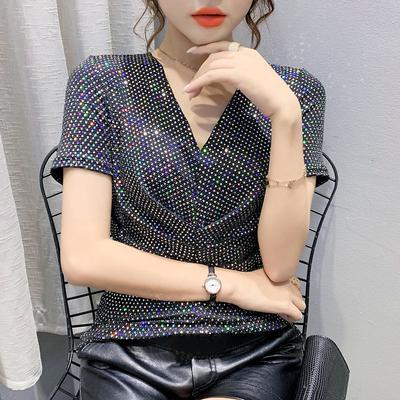Magliette estive T-shirt corta Shinny T-shirt da donna con scollo a V Pieghe T-shirt skinny sexy con paillettes T-shirt a maniche corte femminile Femme Tide