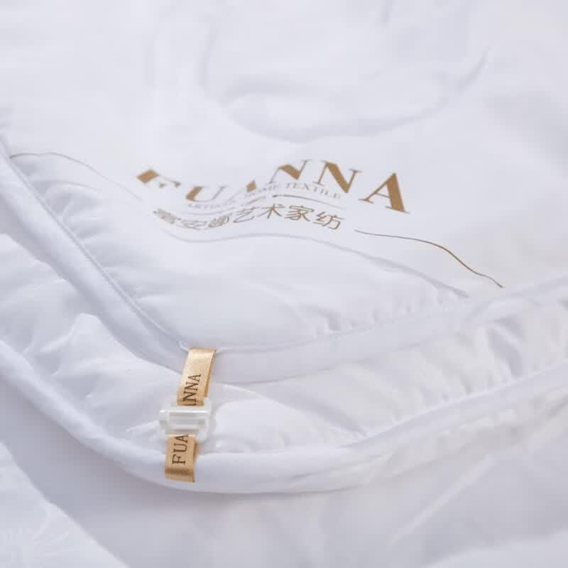 FUANNA All-Season Brushed Embossed Seven-Hole Quilt