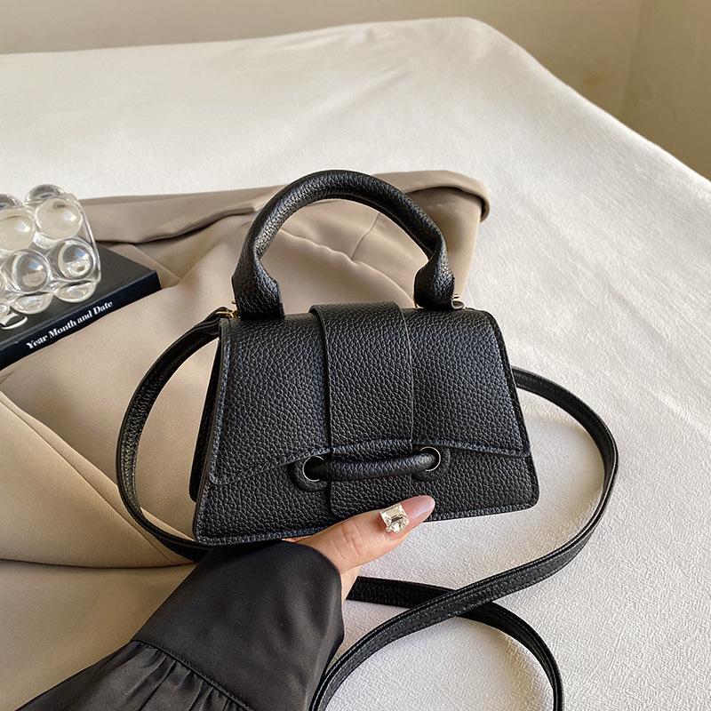 

Autumn new niche design messenger bag fashionable personalized small bag women s shoulder portable small square bag чёрный