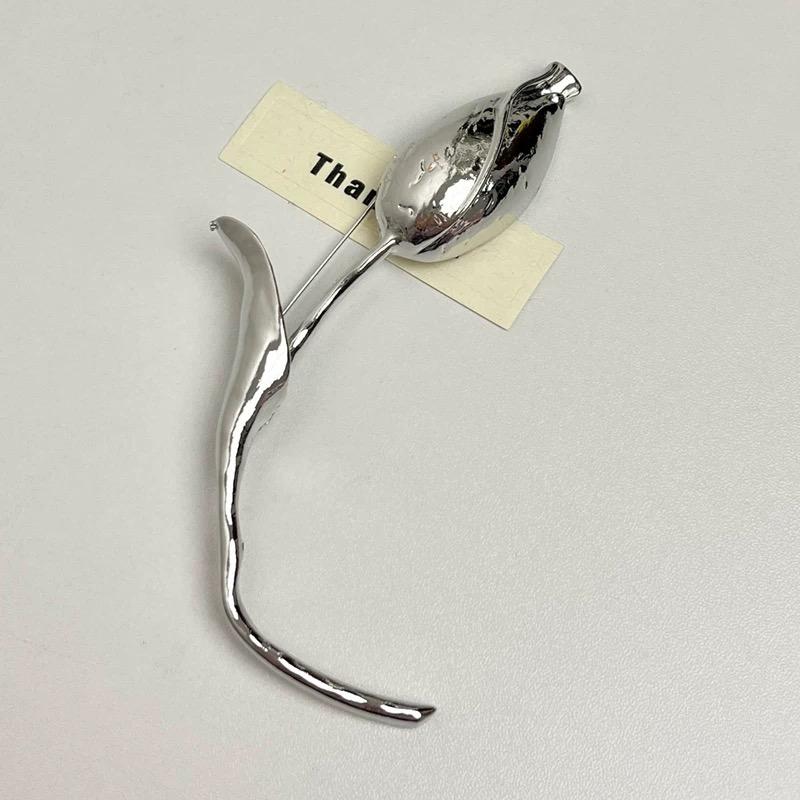 

2025 New European And American Design Sense Tulip Flower Metal Brooch Light Luxury Temperament Suit Accessories