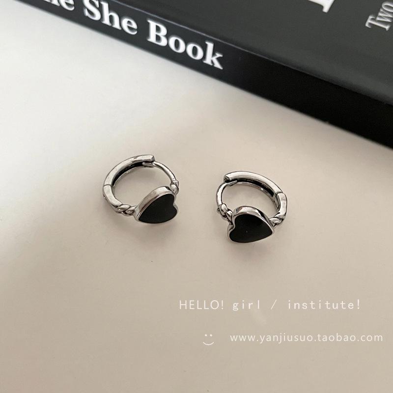 Luxury Black Enamel Heart Earrings for Women – Stylish, Artistic Peach Heart Studs