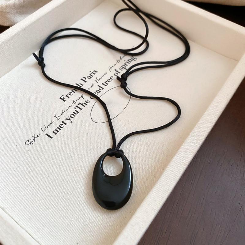 Verstellbare Lederband-Choker-Halskette mit minimalistischem Metallring-Design für Damen Modeschmuck Geschenk