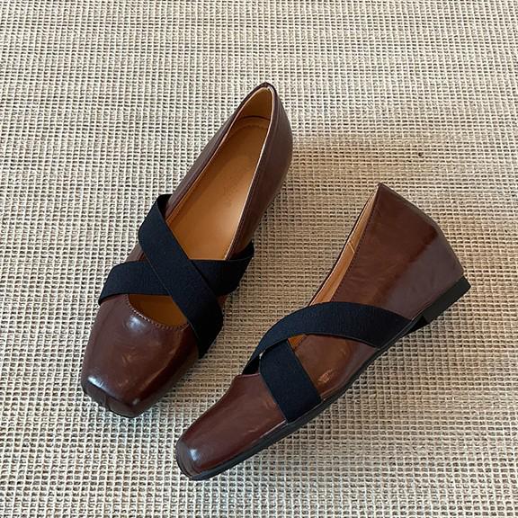 2025 Women's Retro French Square Toe Mary Jane with Hidden Heel and Pleated Design