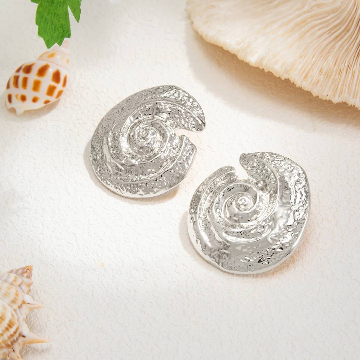 

Ingemark Vintage Metal Geometric Threaded Stud Earrings Women Trendy Gold Color Irregular Textured Vortex Earrings Jewelry Gift