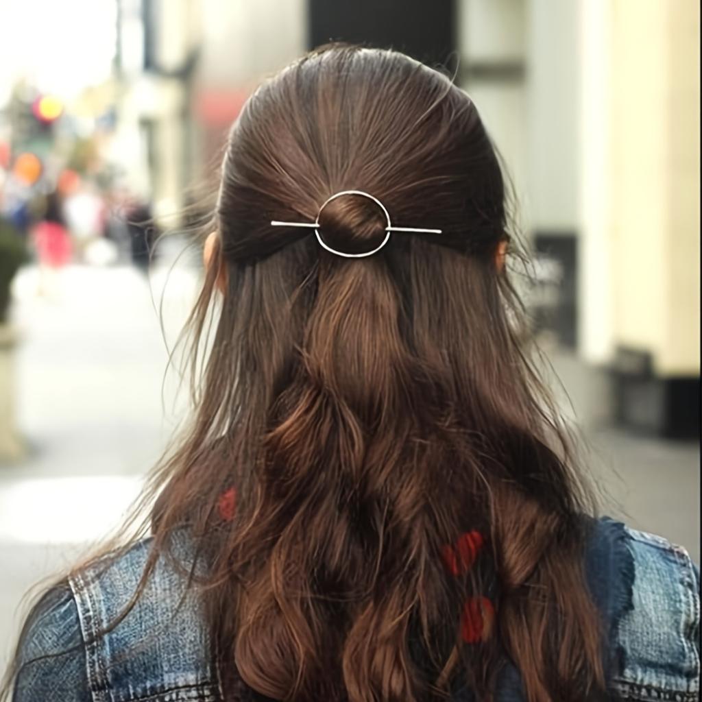 1pc Elegant Golden-Tone Round Hair Clip - Minimalist Hollow Geometric Design, Fashionable Hair Accessory for Women
