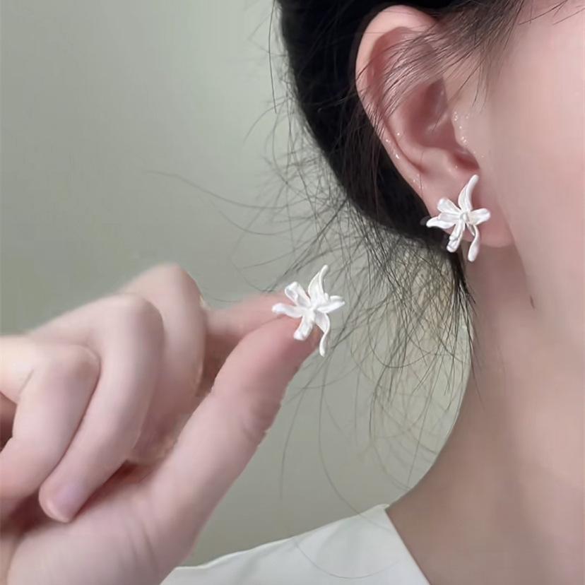 

Серьги-кисточки асимметричной формы с глазурью Мори, маленькие, свежие и милые, универсальные серьги-пусеты, серьги для продвинутой женственности