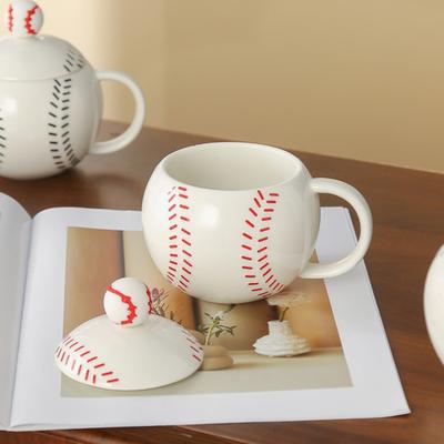 Tasse à café forme baseball Yousheng avec couvercle Poignée en forme de C Tasse en céramique 420 ml Tasse à boire pour café thé boissons Utilisation à la maison cuisine extérieur