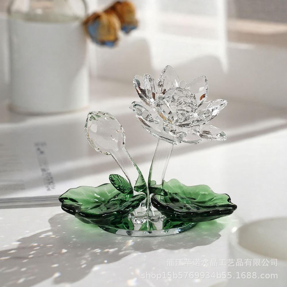 

Creative Crystal Lotus Home Decor FengShui Lucky Crystal Flower Ornament with Green Leaf Elegant Tabletop Decor for Wedding Gift белый